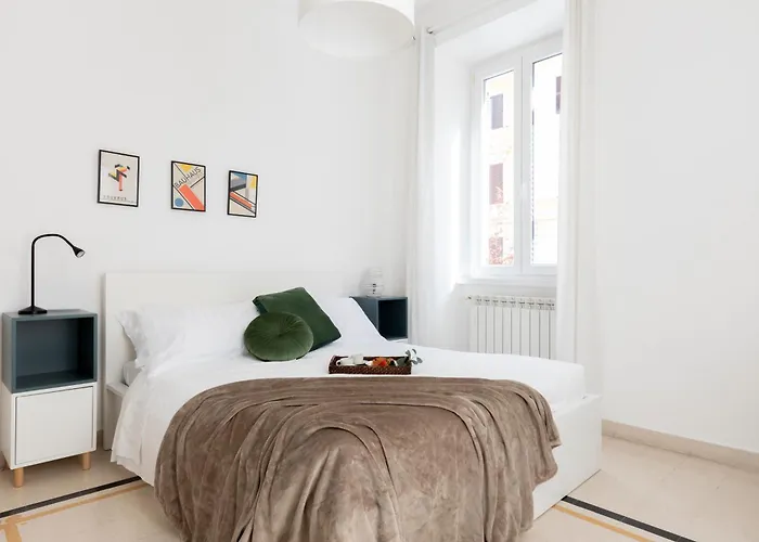 The Best Rent - Sunny Three-Bedroom Apartment Near Ottaviano Metro Stop