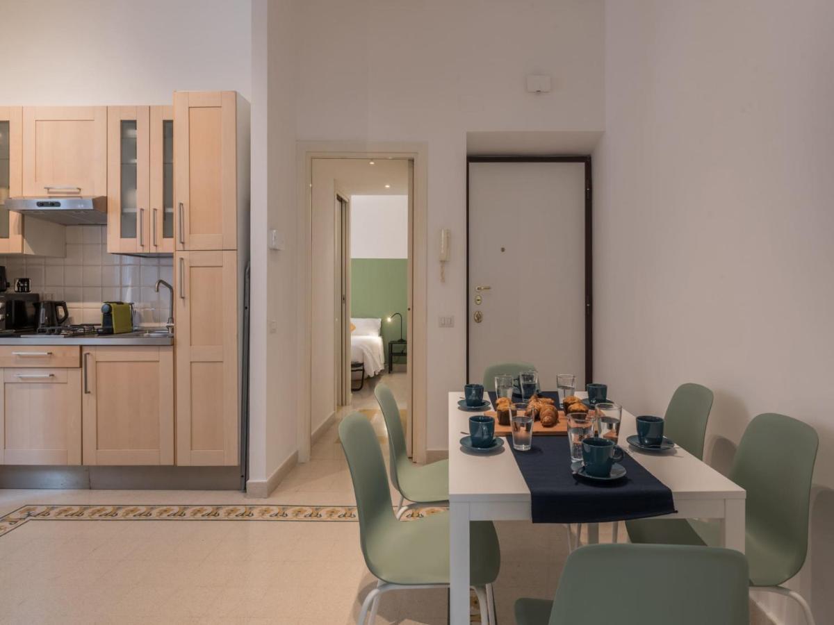 Apartment The Rent - Sunny Three-bedroom Near Ottaviano Metro Stop Rom