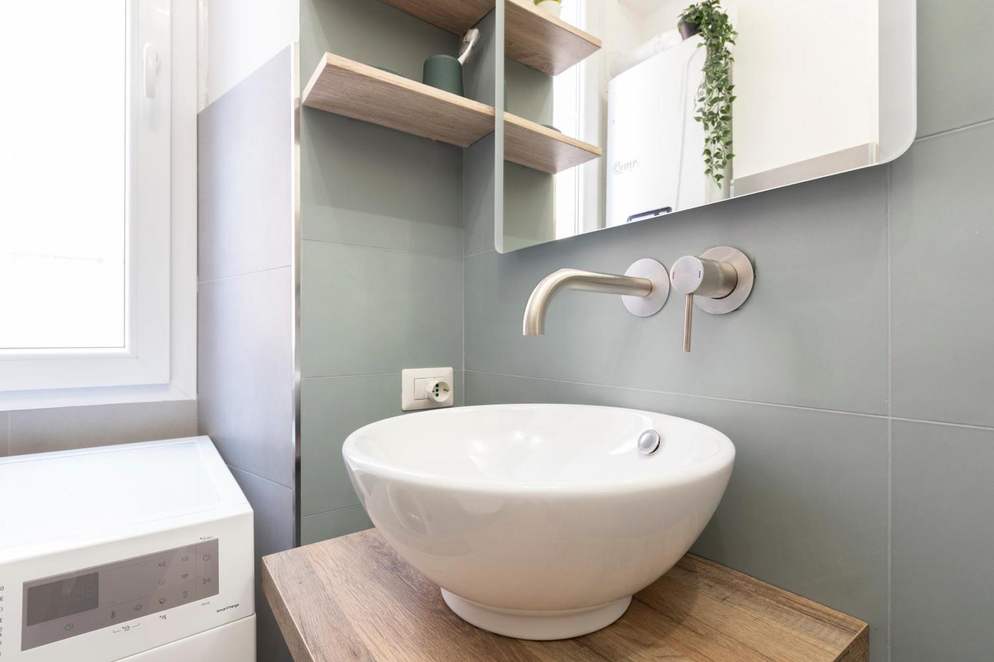 The Rent - Sunny Three-bedroom Near Ottaviano Metro Stop Apartment Rom
