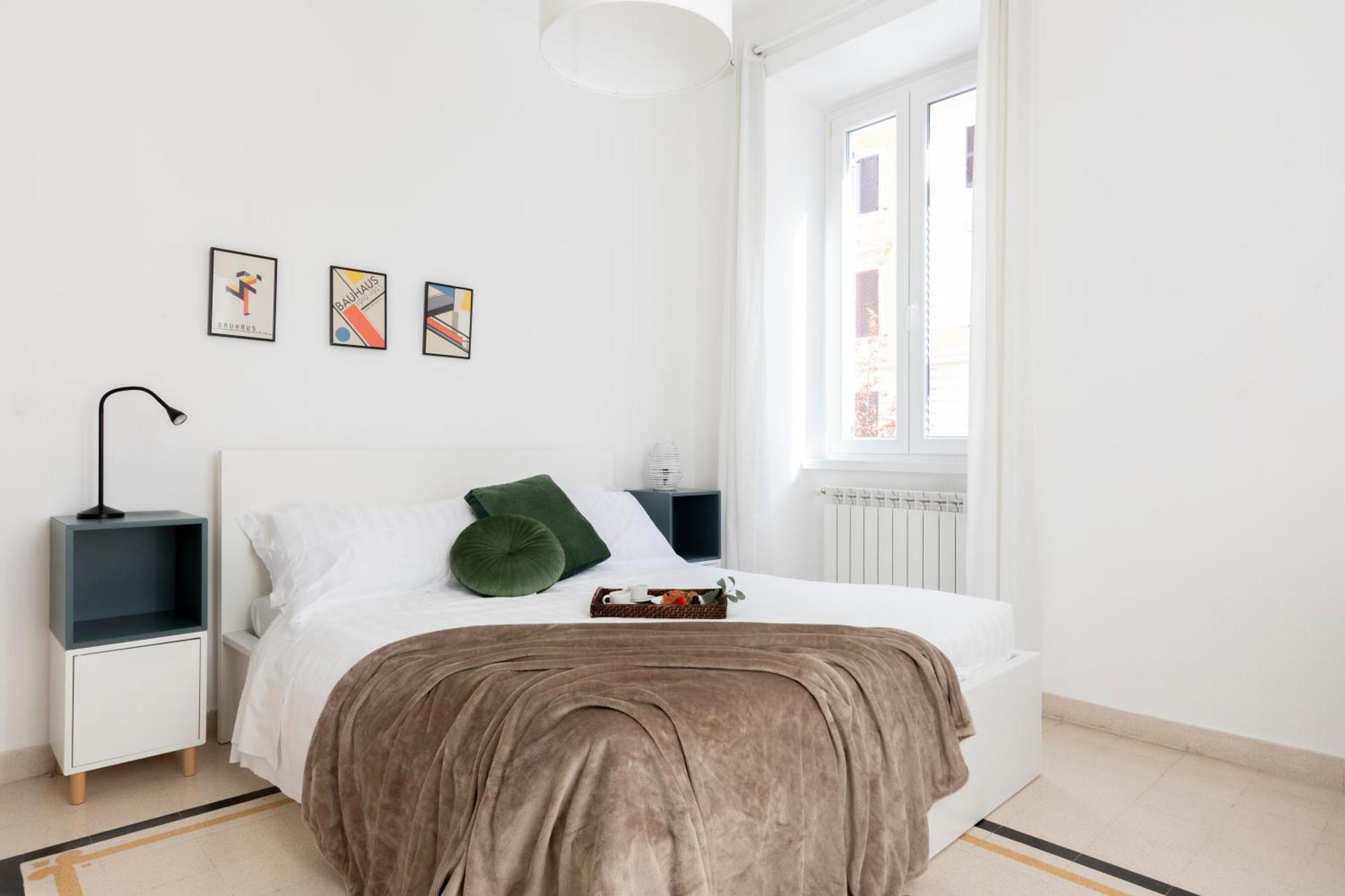 The Rent - Sunny Three-bedroom Near Ottaviano Metro Stop Rom