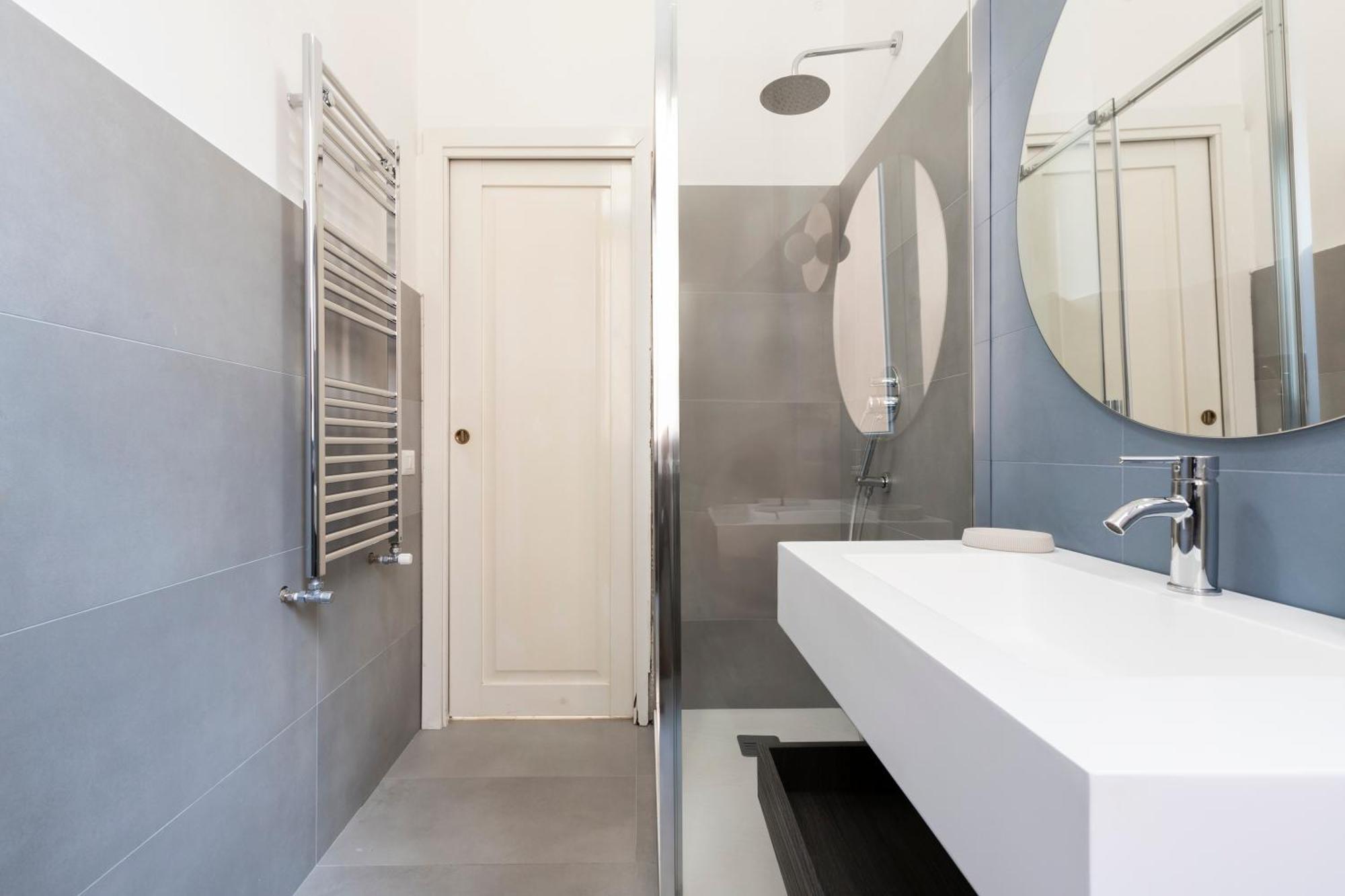 The Rent - Sunny Three-bedroom Near Ottaviano Metro Stop Apartment Rom